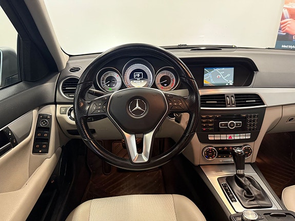 Mercedes-Benz C180 13 of 25