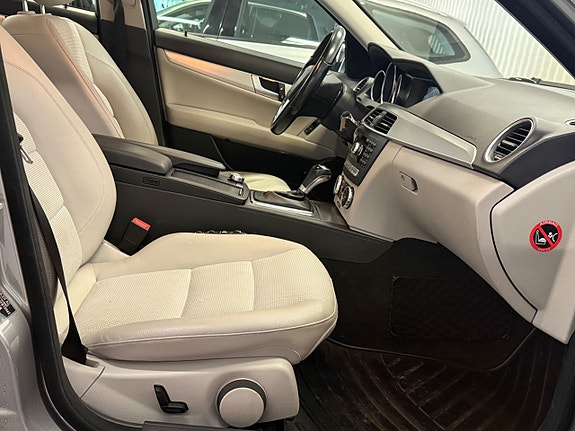 Mercedes-Benz C180 22 of 25