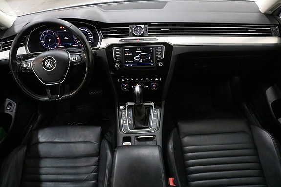 Volkswagen Passat 18 of 27