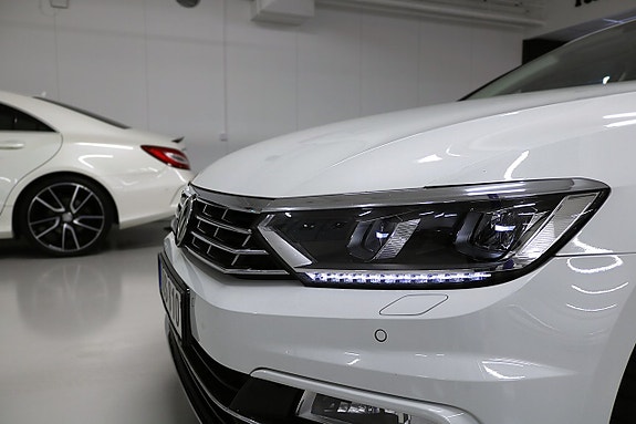 Volkswagen Passat 10 of 27