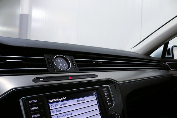 Volkswagen Passat 22 of 27