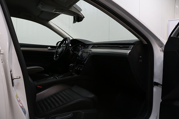 Volkswagen Passat 11 of 27