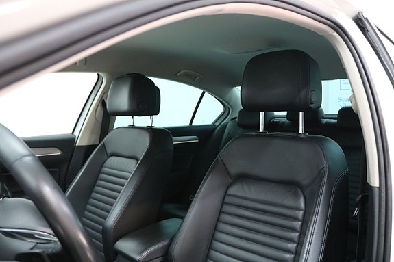 Volkswagen Passat 13 of 27