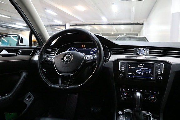 Volkswagen Passat 19 of 27
