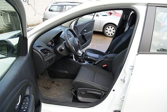 Renault Megane III 6 of 12