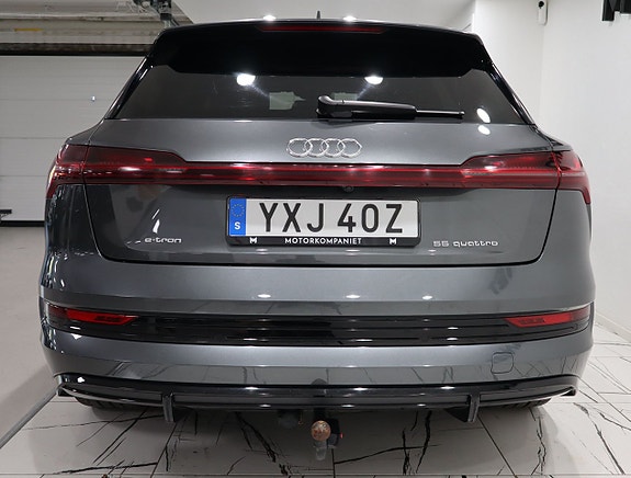 Audi e-tron 5 of 27
