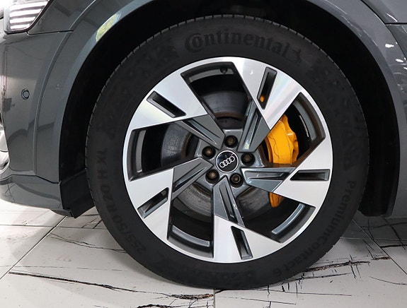 Audi e-tron 27 of 27