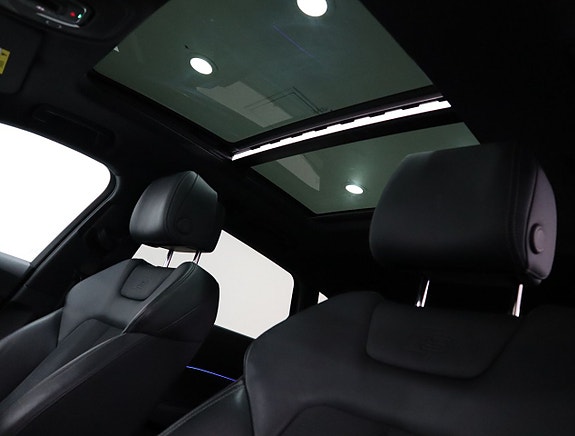 Audi e-tron 9 of 27