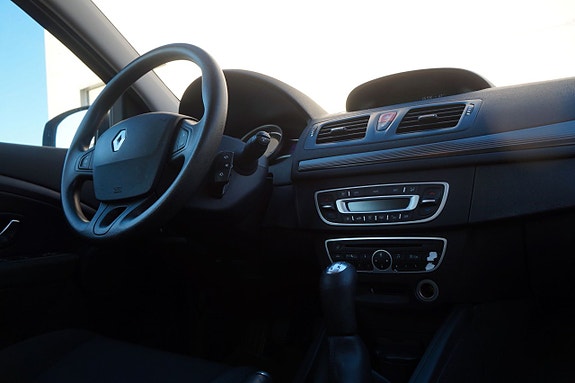 Renault Megane 12 of 16