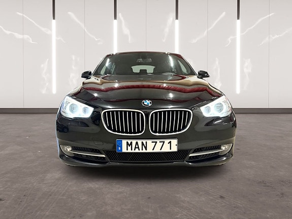 BMW 530d 2 of 5