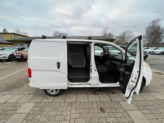 Nissan NV200 11 of 21