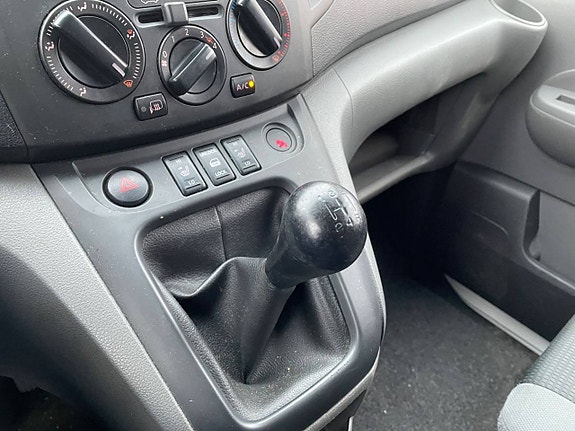 Nissan NV200 19 of 21