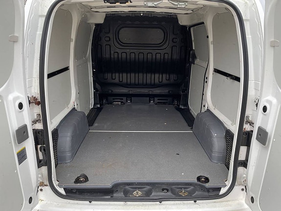 Nissan NV200 13 of 21