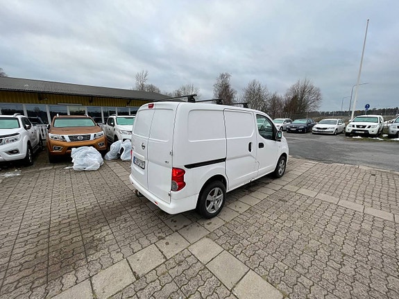Nissan NV200 4 of 5
