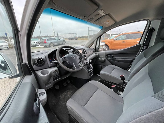 Nissan NV200 15 of 21