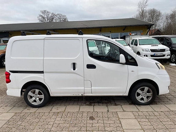 Nissan NV200 6 of 21