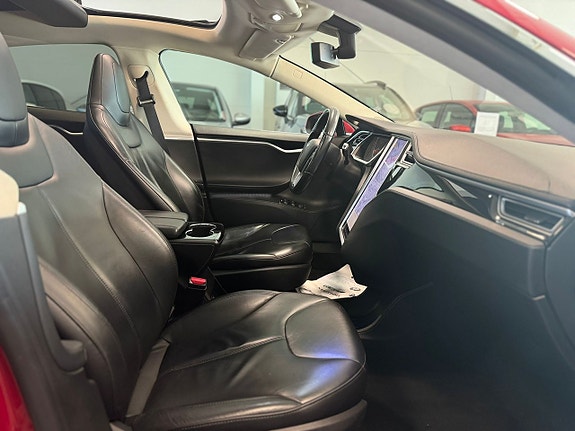 Tesla Model S 10 of 21