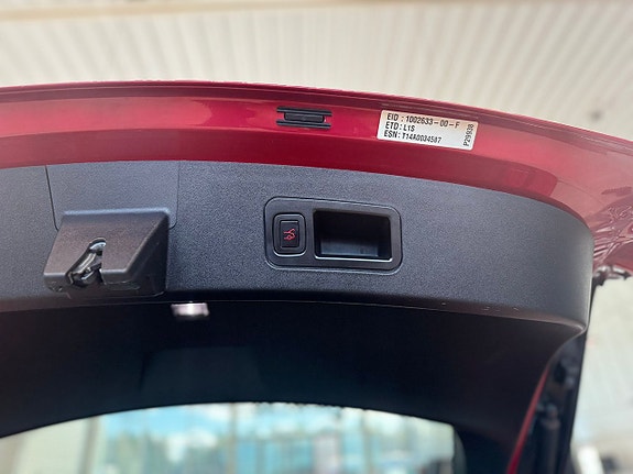 Tesla Model S 21 of 21