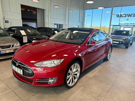 Tesla Model S 4 of 5