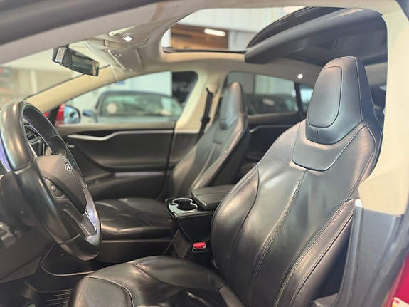 Tesla Model S 15 of 21