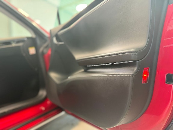 Tesla Model S 17 of 21