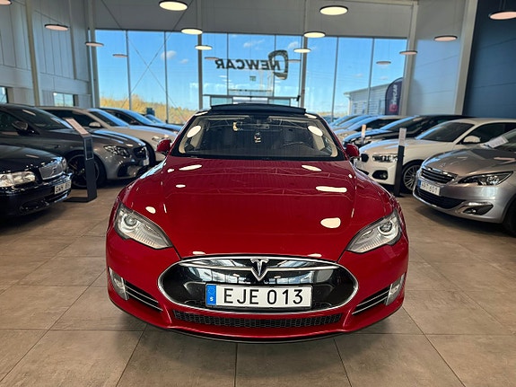 Tesla Model S 3 of 5