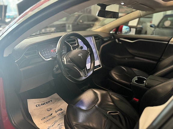 Tesla Model S 16 of 21