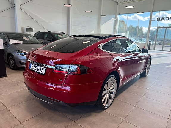 Tesla Model S 7 of 21