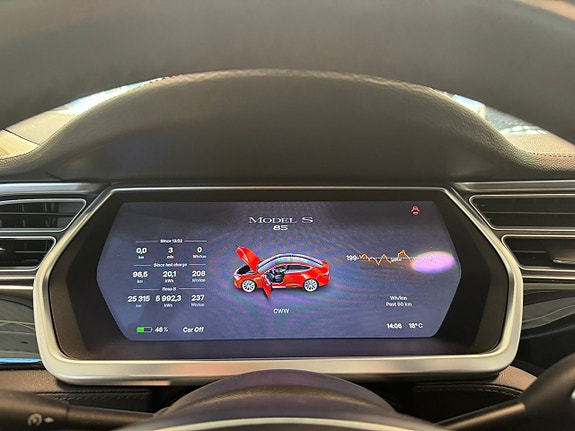 Tesla Model S 19 of 21