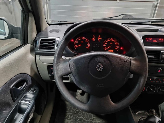 Renault Clio 9 of 13