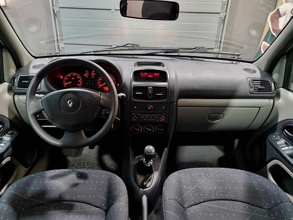 Renault Clio 8 of 13
