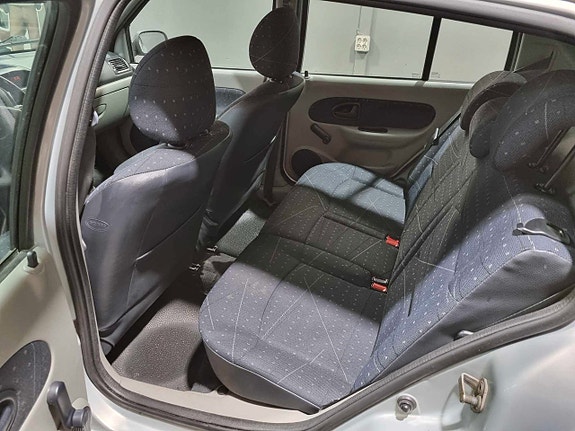Renault Clio 7 of 13