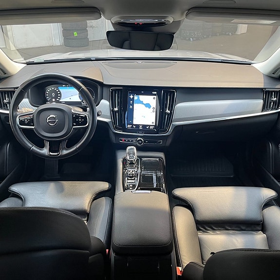 Volvo V90 10 of 14