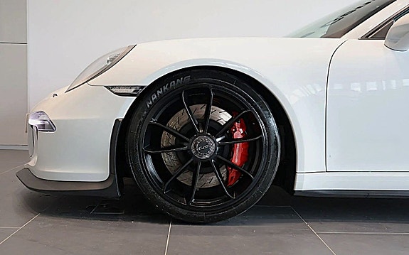 Porsche 911 4 of 5