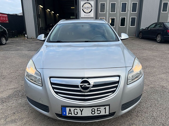 Opel Insignia 2 of 5