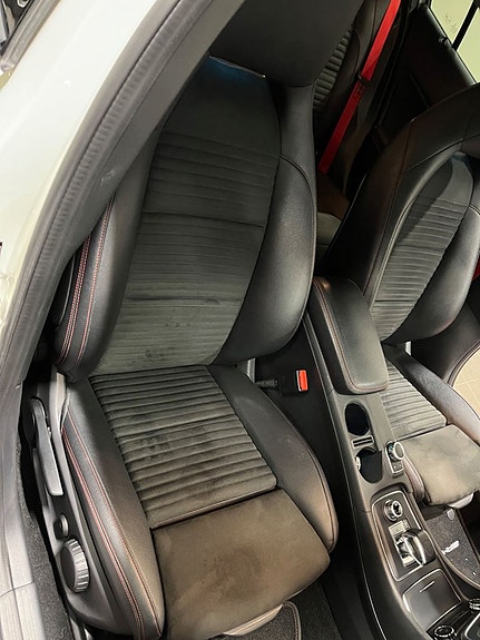 Mercedes-Benz GLA45 11 of 12