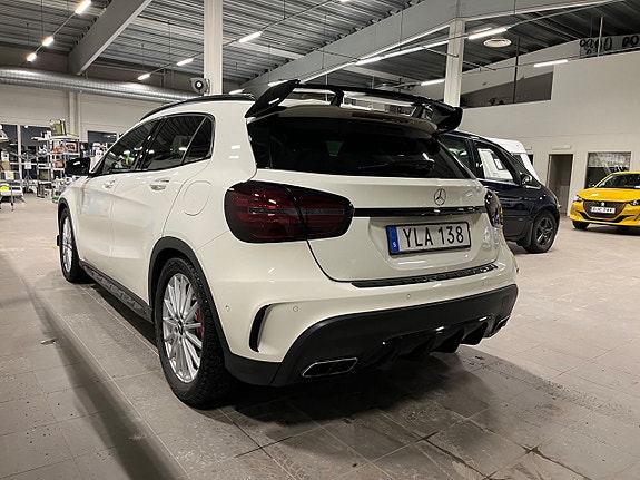 Mercedes-Benz GLA45 3 of 5