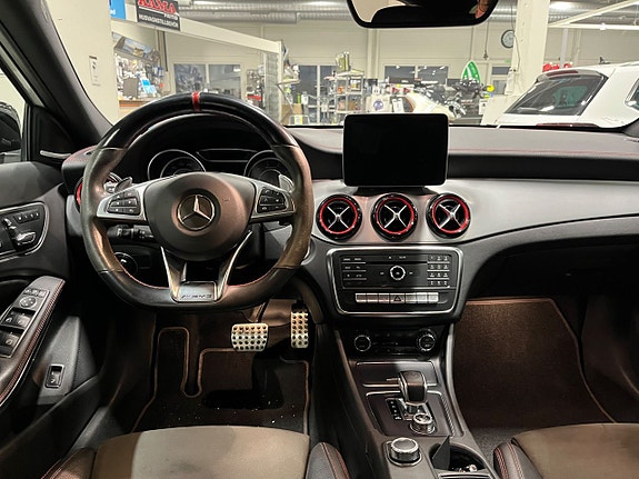 Mercedes-Benz GLA45 10 of 12