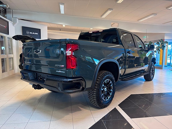 Chevrolet Silverado 1500 3 of 5