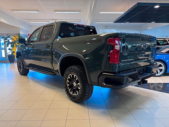 Chevrolet Silverado 1500 2 of 5
