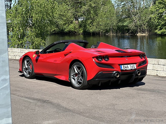 Ferrari F8 Spider 3 of 5