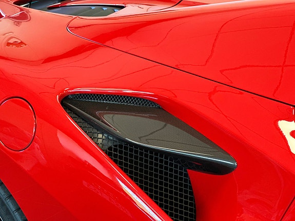 Ferrari F8 Spider 17 of 27