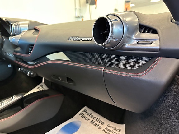 Ferrari F8 Spider 22 of 27