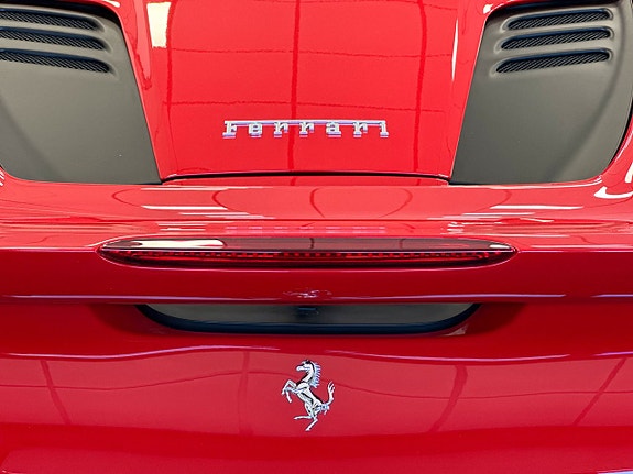 Ferrari F8 Spider 14 of 27