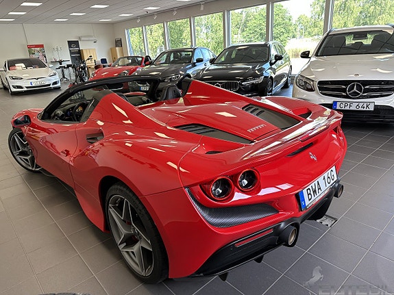 Ferrari F8 Spider 11 of 27