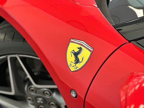 Ferrari F8 Spider 15 of 27