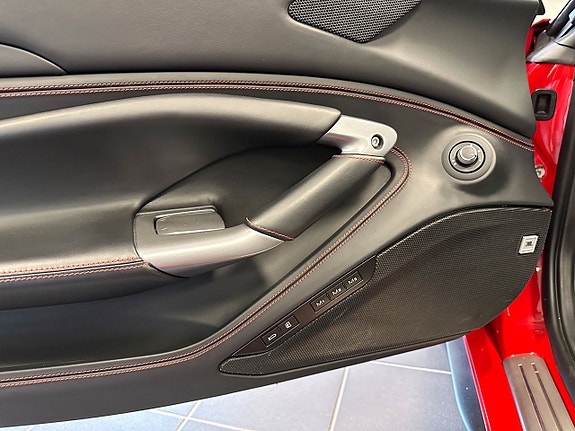 Ferrari F8 Spider 23 of 27