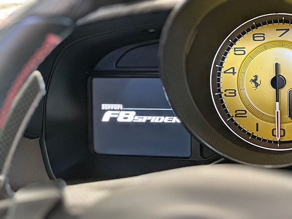 Ferrari F8 Spider 25 of 27
