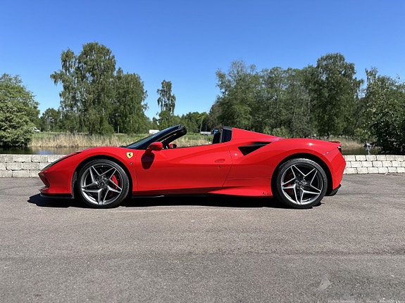 Ferrari F8 Spider 4 of 5