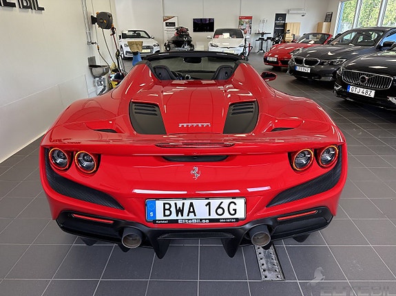 Ferrari F8 Spider 9 of 27